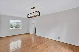 5045 Chestnut Forest Ln, Dunwoody, GA 30360 - Photo 9