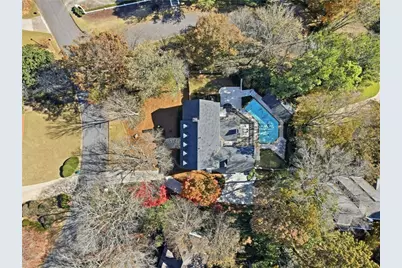 8520 Valemont Drive, Sandy Springs, GA 30350 - Photo 9