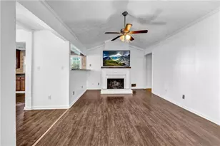 1327 Cotton Creek Dr, Lawrenceville, GA 30045 - Photo 9