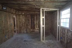 2535 Edwards Dr NW, Atlanta, GA 30318 - Photo 5