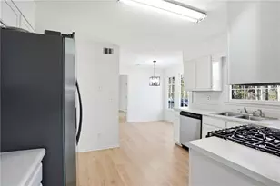 8692 Twin Oaks Dr, Jonesboro, GA 30236 - Photo 9