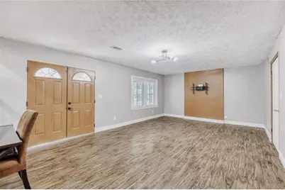 2201 Colonial Oak Way, Stone Mountain, GA 30087 - Photo 9