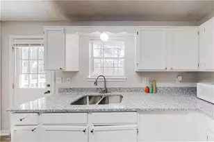 3053 Botany Dr, Jonesboro, GA 30236 - Photo 3