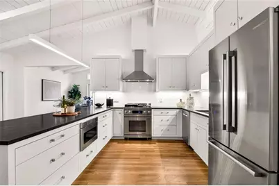 550 Forest Hills Drive, Atlanta, GA 30342 - Photo 9