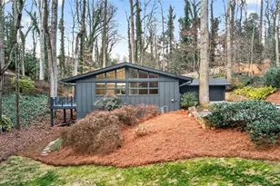 550 Forest Hills Dr, Atlanta, GA 30342 - Photo 3