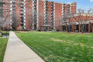 300 Johnson Ferry Road NE, Atlanta, GA 30328 - Photo 17