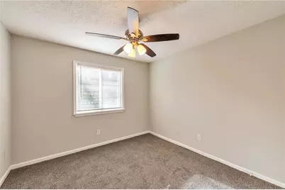 1012 Mainstreet Lake Drive, Stone Mountain, GA 30088 - Photo 15