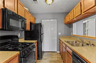 671 Windchase Ln, Stone Mountain, GA 30083 - Photo 5