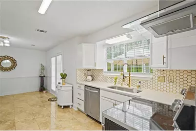 135 Creekview Dr, Newnan, GA 30263 - Photo 9