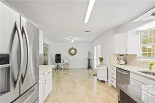 135 Creekview Dr, Newnan, GA 30263 - Photo 7