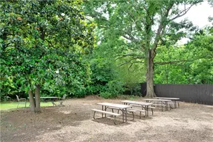 811 King Rd, Stone Mountain, GA 30088 - Photo 3