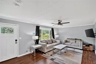 624 Village Ln Dr SW, Marietta, GA 30060 - Photo 7