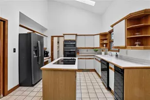 365 Crosstree Ln, Sandy Springs, GA 30328 - Photo 9