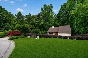 365 Crosstree Ln, Sandy Springs, GA 30328 - Photo 5
