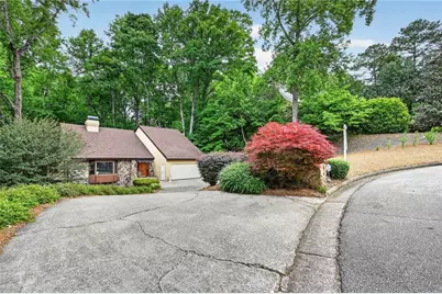 365 Crosstree Lane, Sandy Springs, GA 30328 - Photo 3