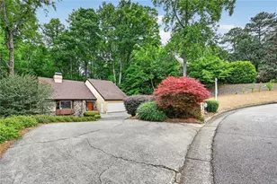 365 Crosstree Ln, Sandy Springs, GA 30328 - Photo 3