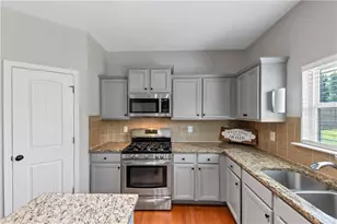 210 Creek View Ln, Acworth, GA 30102 - Photo 13