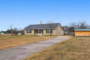 943 Colvin Dr, Locust Grove, GA 30248 - Photo 1