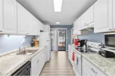 8740 Roswell Road #10B, Atlanta, GA 30350 - Photo 11