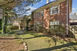 1055 Brookhaven Walk NE, Atlanta, GA 30319 - Photo 9