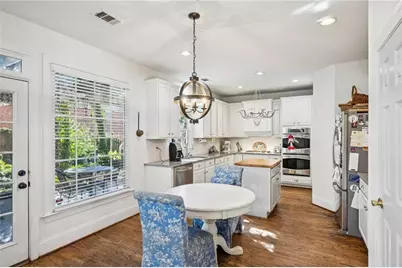 1055 Brookhaven Walk NE, Atlanta, GA 30319 - Photo 11