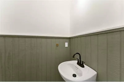 172 Llewellyn St, Clarkesville, GA 30523 - Photo 3