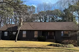 933 Viking Dr, Stone Mountain, GA 30083 - Photo 1