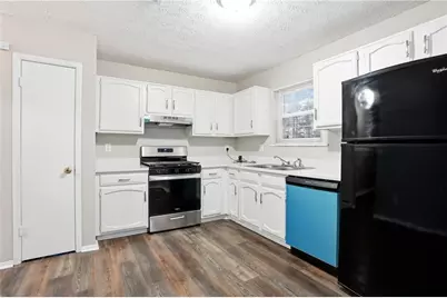 1045 Forest Path, Stone Mountain, GA 30088 - Photo 9