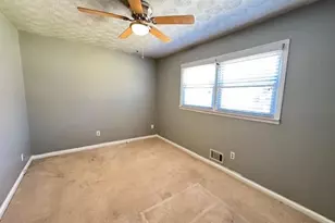 3954 Manhattan Dr NE, Kennesaw, GA 30144 - Photo 17