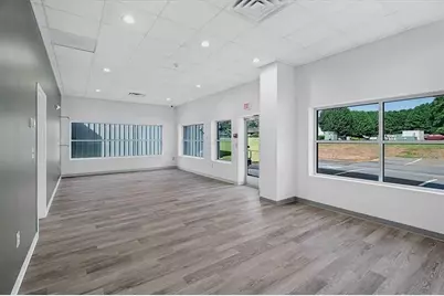 131 Parkwood Circle, Carrollton, GA 30117 - Photo 3