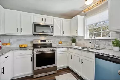 2400 Hampton Estates Drive SW, Marietta, GA 30008 - Photo 9