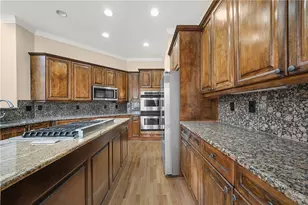 225 Lake Summit View, Atlanta, GA 30342 - Photo 11