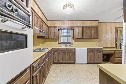 5249 Santee Street SW, Stone Mountain, GA 30087 - Photo 5