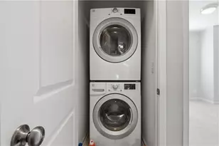 555 Broadview Pl NE, Atlanta, GA 30324 - Photo 15