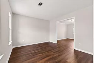 979 Oakwood Chase Cir, Stone Mountain, GA 30083 - Photo 3