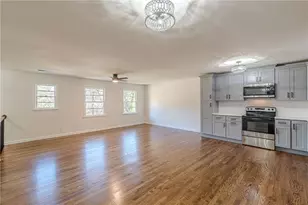 422 Susan Creek Dr, Stone Mountain, GA 30083 - Photo 9