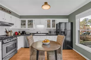 2705 Holcomb Springs Dr, Alpharetta, GA 30022 - Photo 7