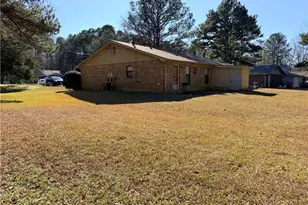 8110 Magnolia Dr, Jonesboro, GA 30238 - Photo 3