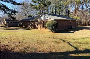 8102 Magnolia Dr, Jonesboro, GA 30238 - Photo 3