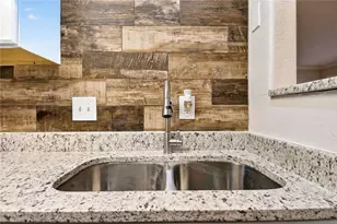 6354 Shannon Pkwy, Union City, GA 30291 - Photo 11