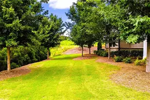 301 Hayden Cir, Woodstock, GA 30189 - Photo 17