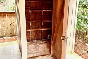 2556 Defoors Ferry Rd NW, Atlanta, GA 30318 - Photo 19