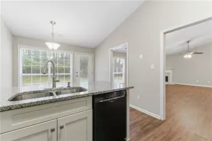 1375 Avalon Dr, Lawrenceville, GA 30044 - Photo 9