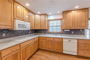 9996 Walden Dr, Jonesboro, GA 30238 - Photo 3