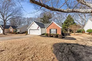 5740 Rolling Meadow Ln, Flowery Branch, GA 30542 - Photo 5