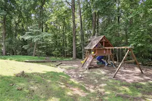 525 Forest Hills Dr, Atlanta, GA 30342 - Photo 39