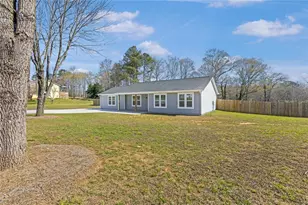 2001 Raymonds Dr, Loganville, GA 30052 - Photo 3