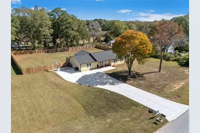 2001 Raymonds Drive, Loganville, GA 30052 - Photo 5