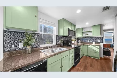 336 Gordon St, Jefferson, GA 30549 - Photo 3