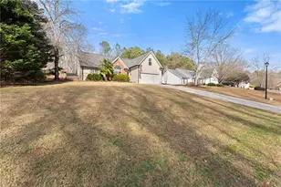1360 Platinum Dr, Hoschton, GA 30548 - Photo 9